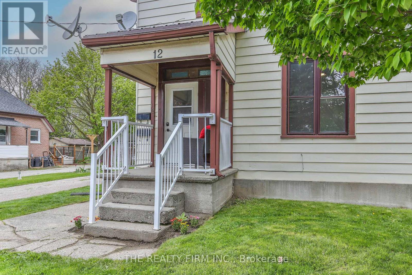 12 Weldon Avenue, St. Thomas, Ontario  N5P 1J6 - Photo 2 - X12392300