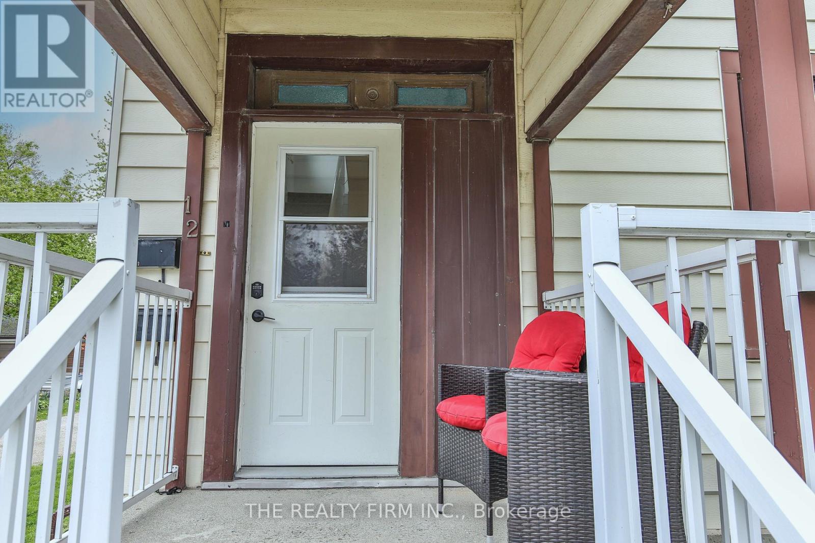 12 Weldon Avenue, St. Thomas, Ontario  N5P 1J6 - Photo 3 - X12392300