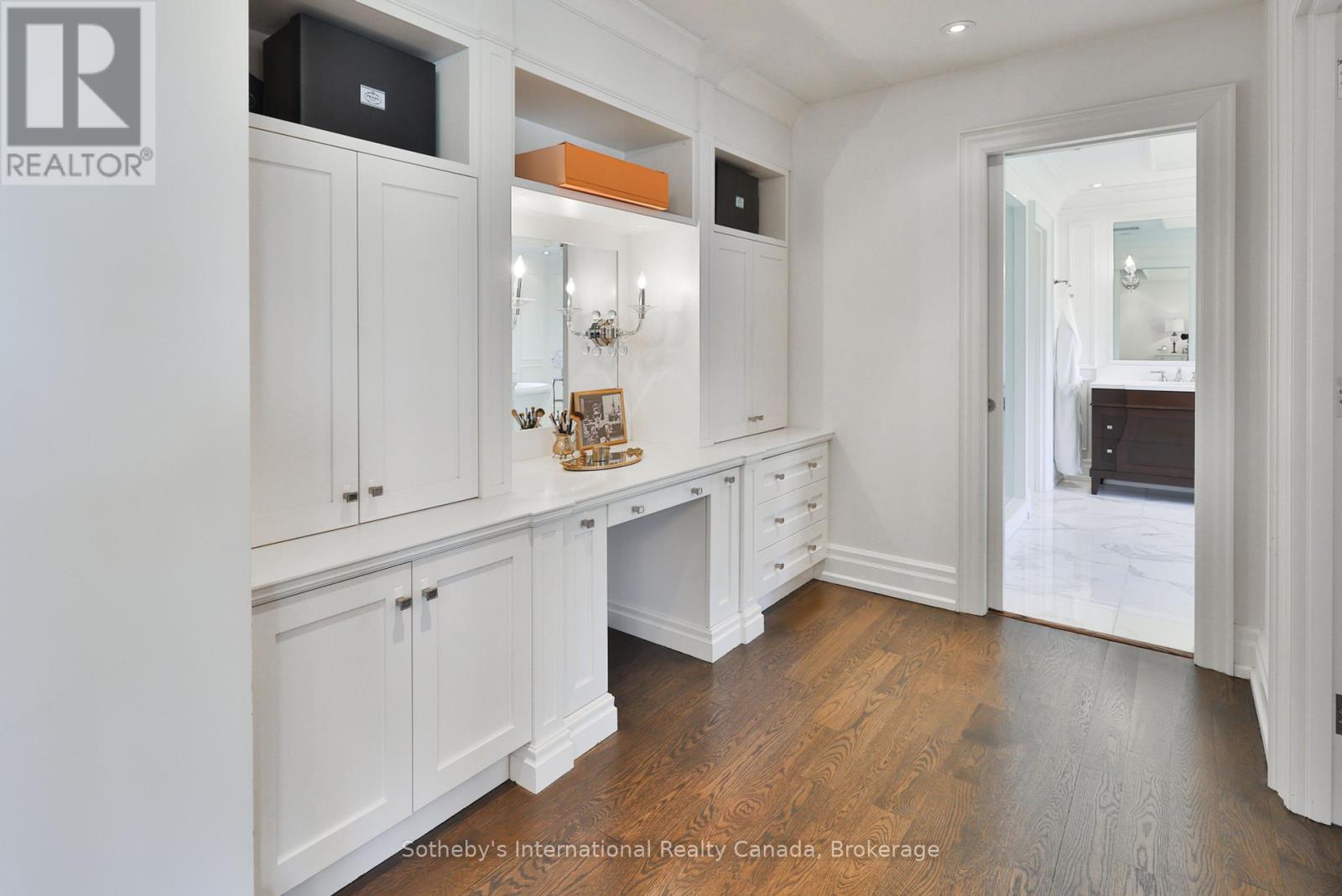 1497 Lakeshore Road W, Oakville, Ontario  L6L 1G5 - Photo 23 - W12392225