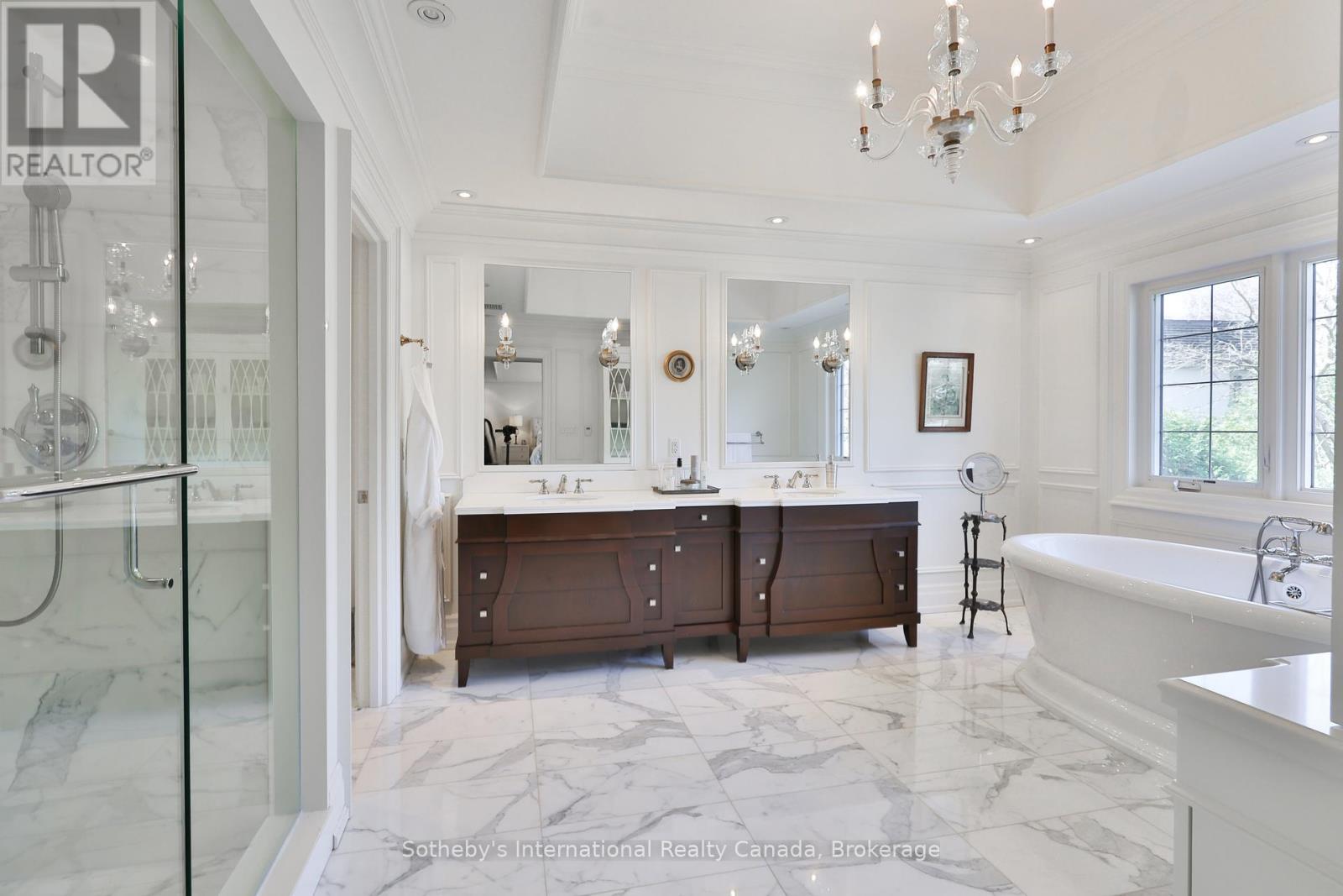 1497 Lakeshore Road W, Oakville, Ontario  L6L 1G5 - Photo 24 - W12392225