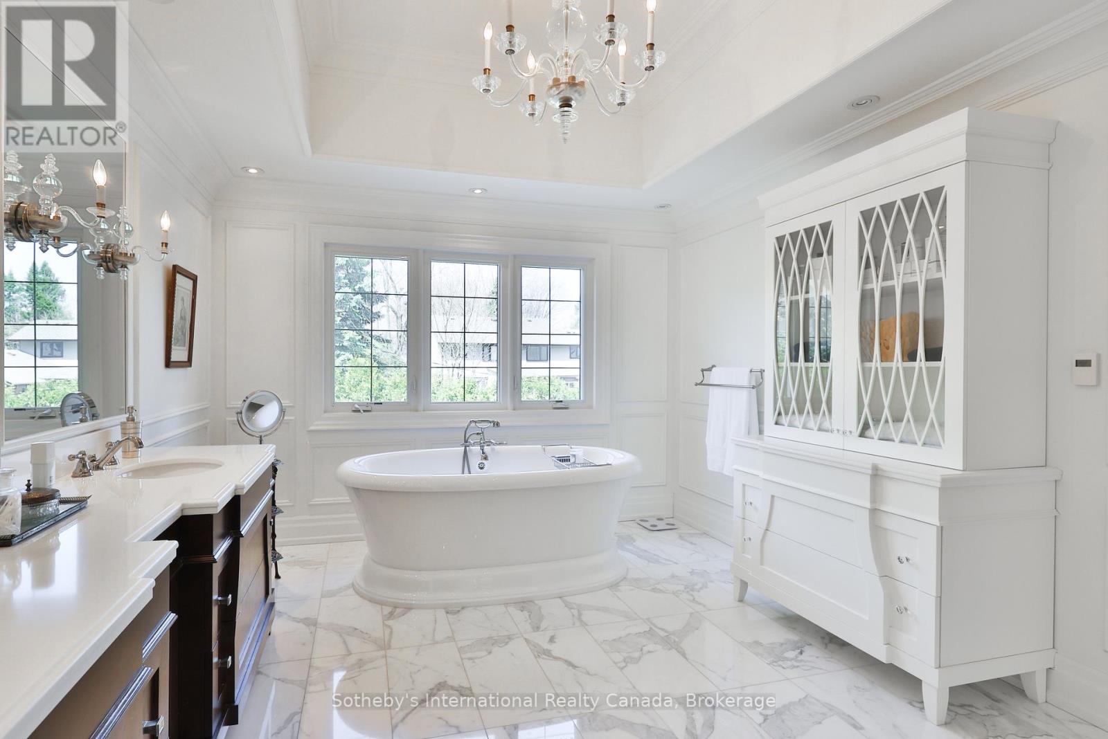 1497 Lakeshore Road W, Oakville, Ontario  L6L 1G5 - Photo 25 - W12392225