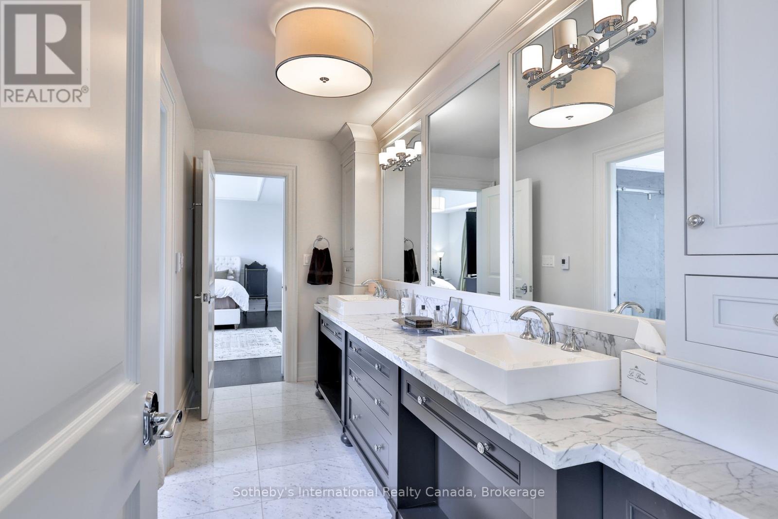 1497 Lakeshore Road W, Oakville, Ontario  L6L 1G5 - Photo 28 - W12392225