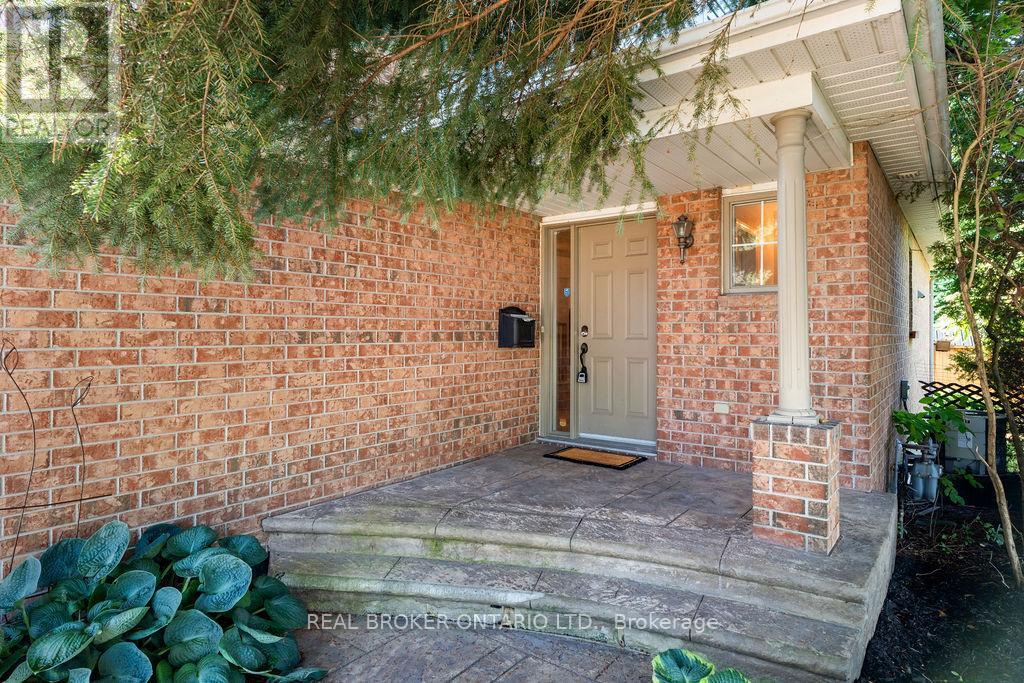 Property at 2 SHERRING CRESCENT image 3