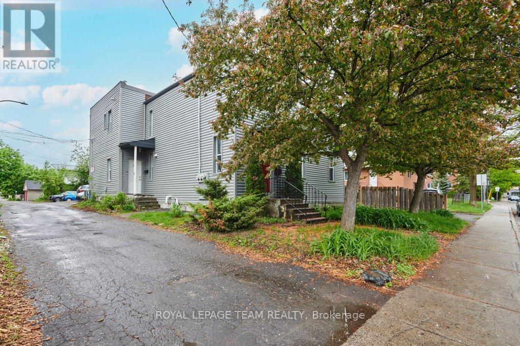 Property at 62 LAUREL STREET image 1