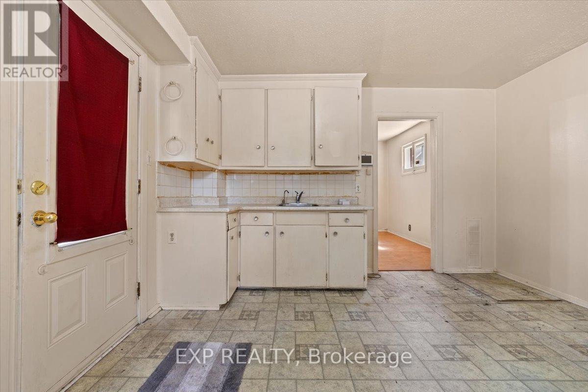198 Hinchey Avenue, Ottawa, Ontario  K1Y 1L7 - Photo 15 - X12392275