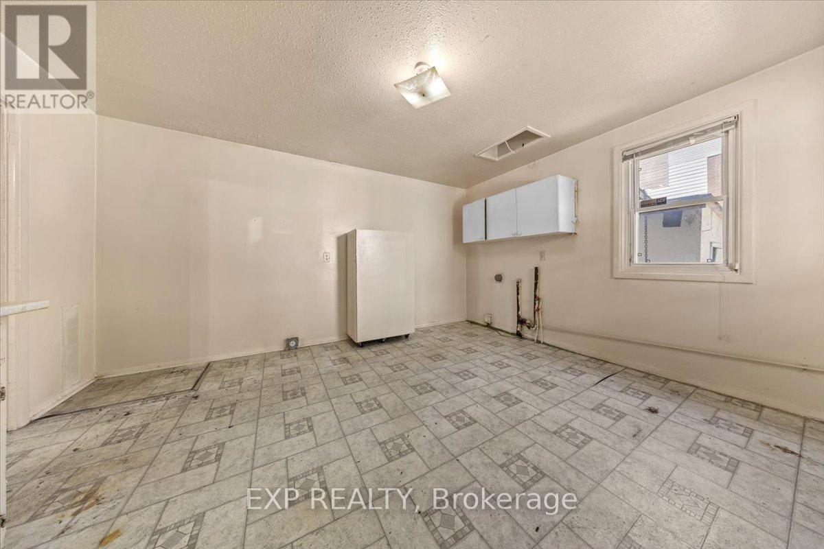 198 Hinchey Avenue, Ottawa, Ontario  K1Y 1L7 - Photo 16 - X12392275