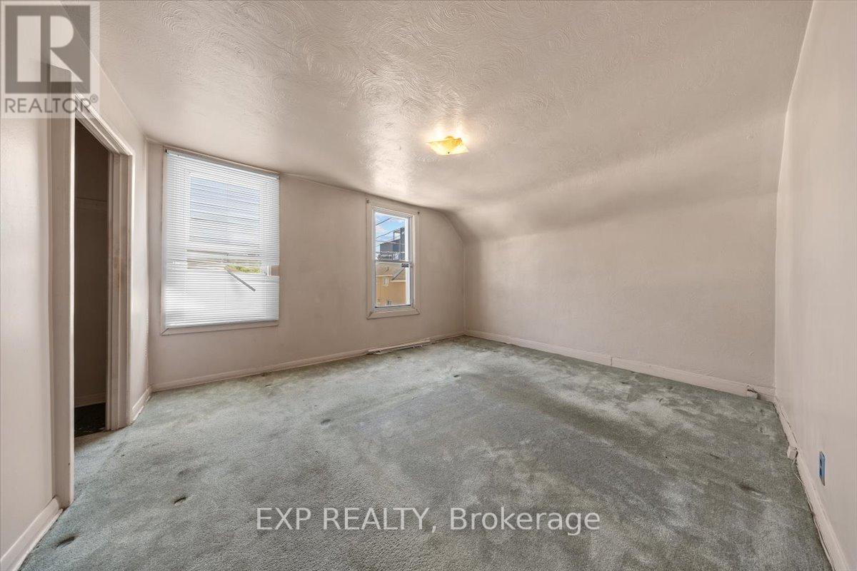 198 Hinchey Avenue, Ottawa, Ontario  K1Y 1L7 - Photo 18 - X12392275