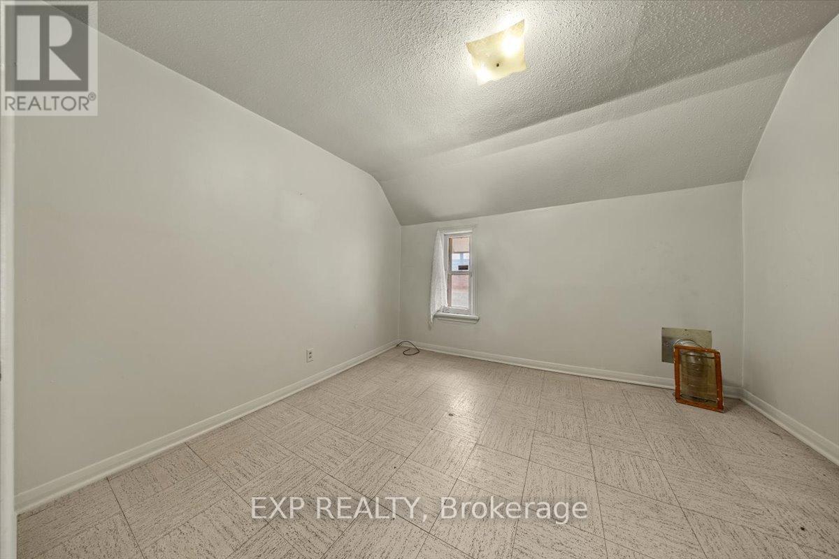 198 Hinchey Avenue, Ottawa, Ontario  K1Y 1L7 - Photo 21 - X12392275