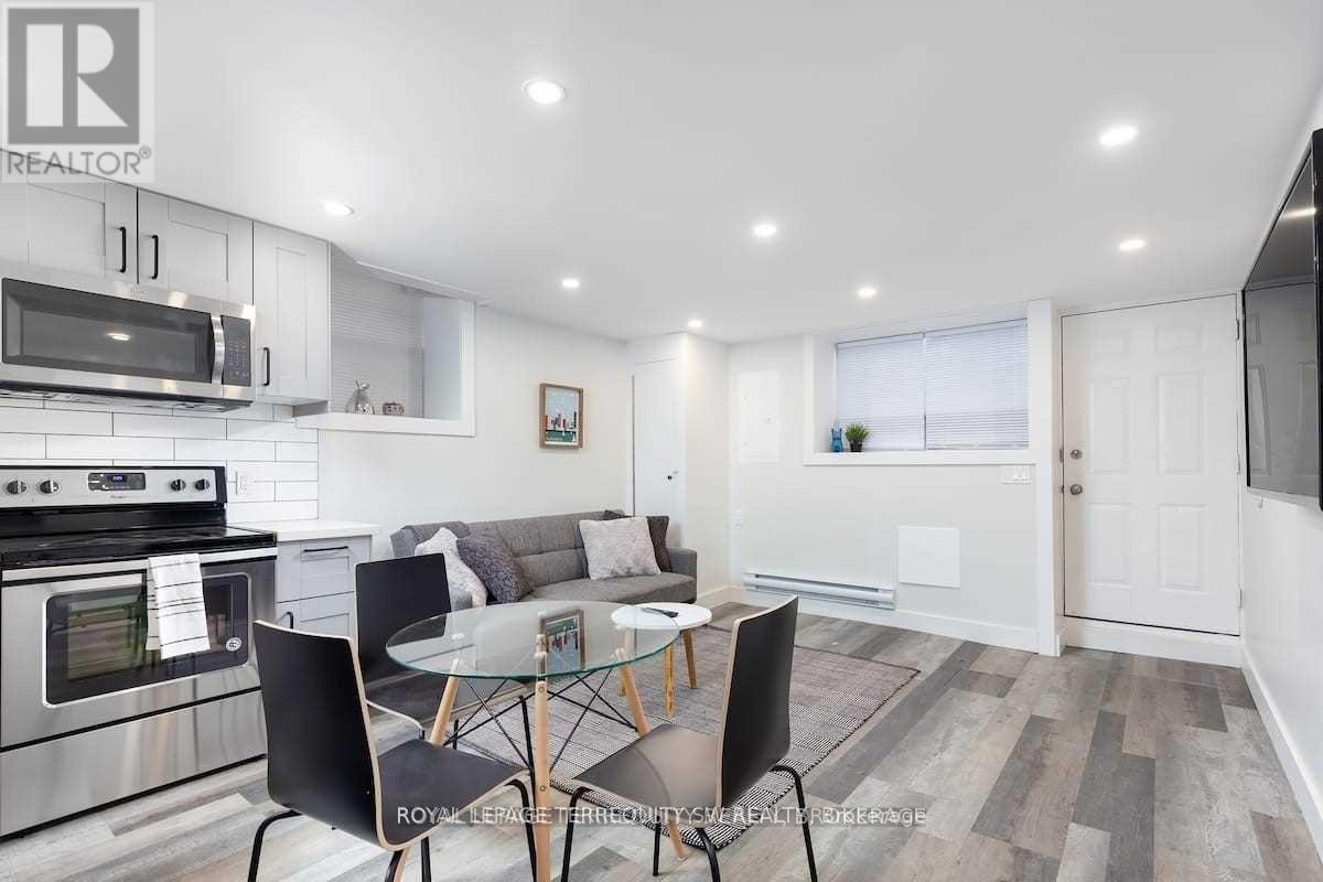 Lower - 396 Lansdowne Avenue, Toronto, Ontario  M6H 3Y3 - Photo 2 - C12392111