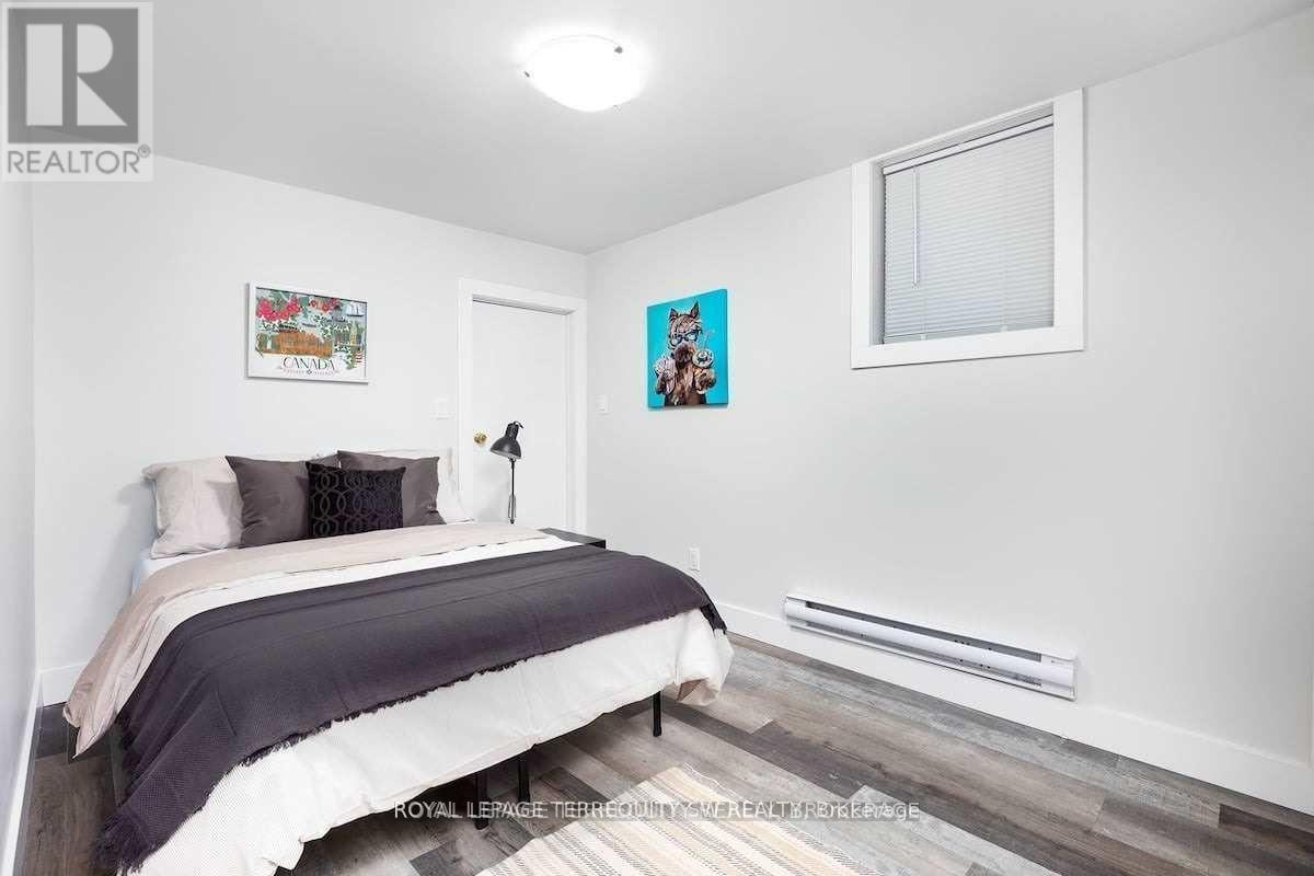 Lower - 396 Lansdowne Avenue, Toronto, Ontario  M6H 3Y3 - Photo 5 - C12392111