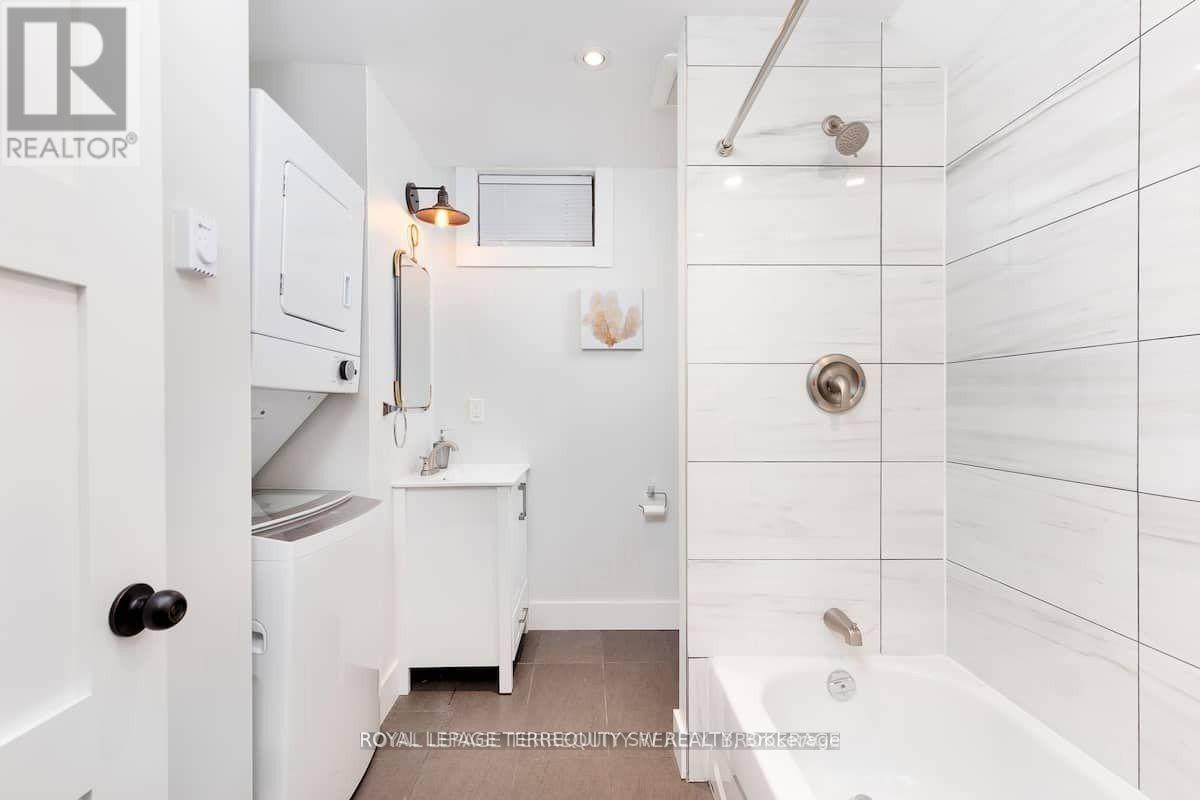 Lower - 396 Lansdowne Avenue, Toronto, Ontario  M6H 3Y3 - Photo 7 - C12392111