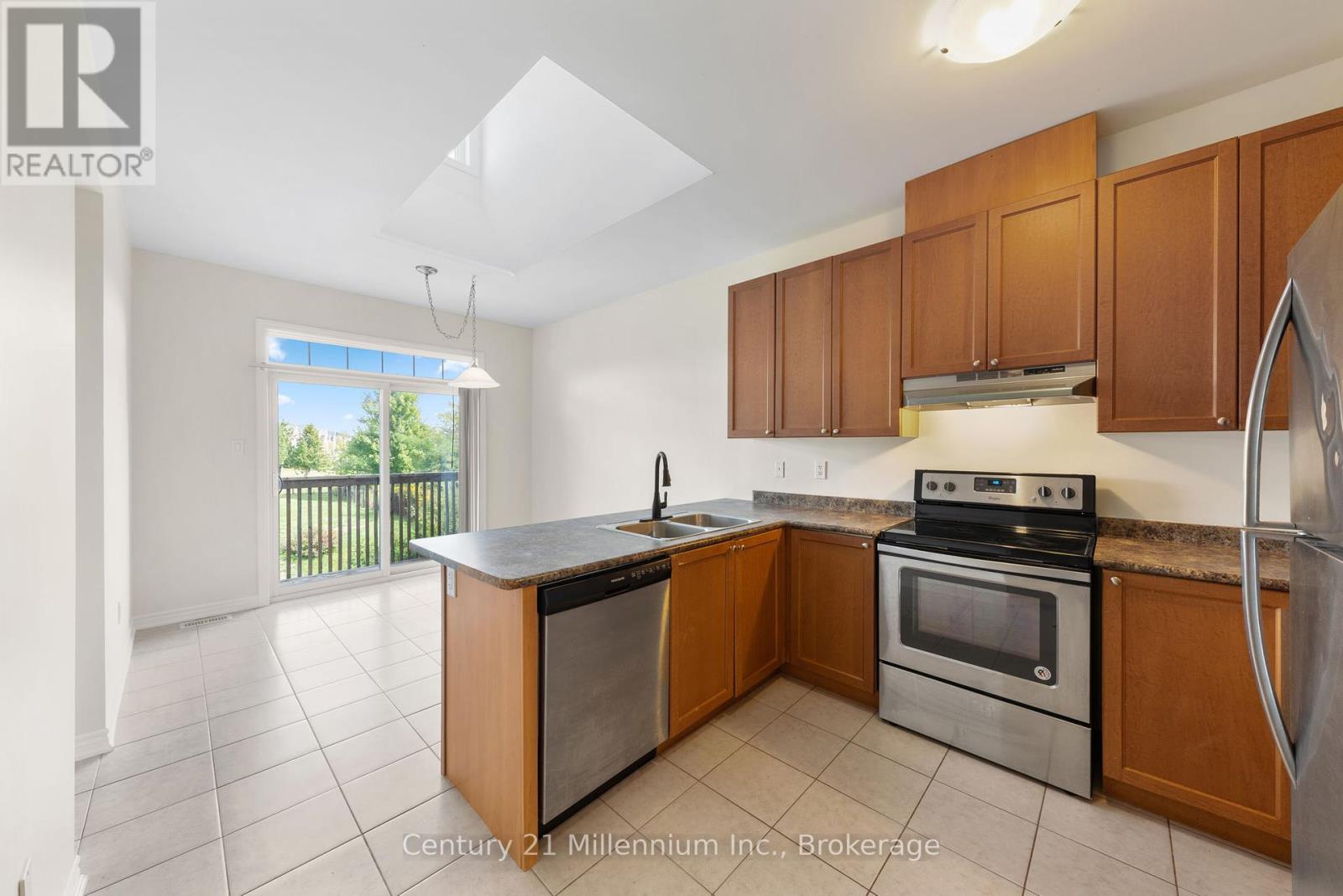 16 Berkshire Avenue, Wasaga Beach, Ontario  L9Z 2X2 - Photo 8 - S12392205