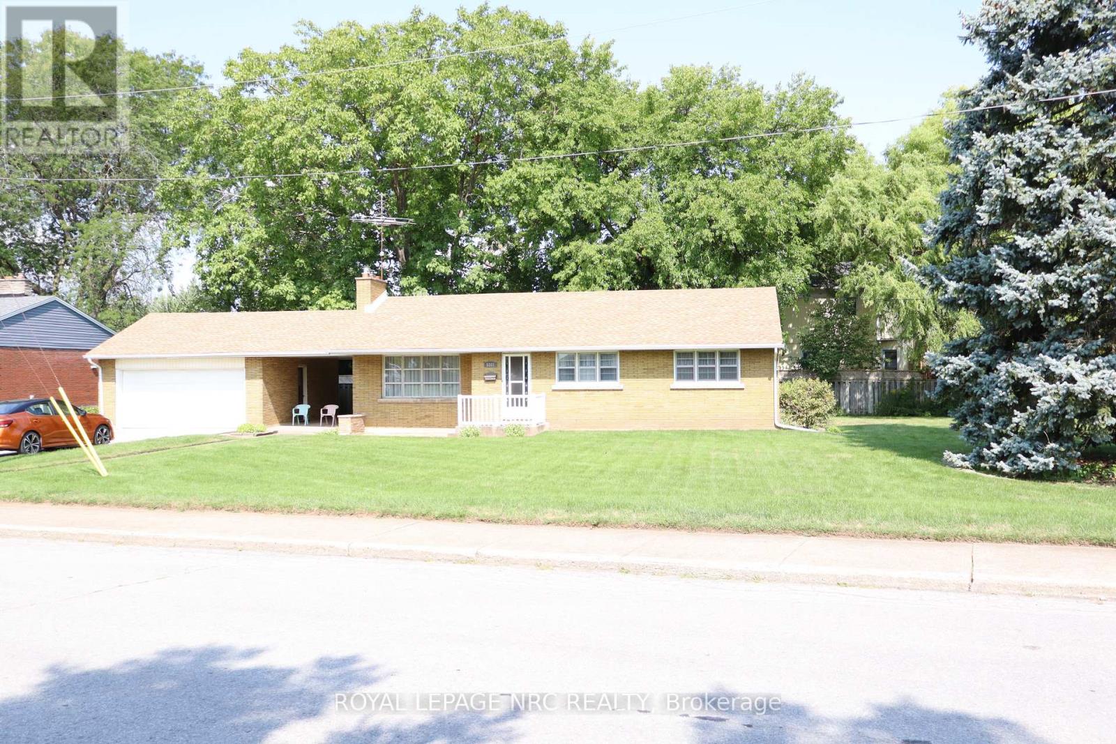 5881 Britannia Crescent N, Niagara Falls, Ontario  L2G 1C2 - Photo 2 - X12392171