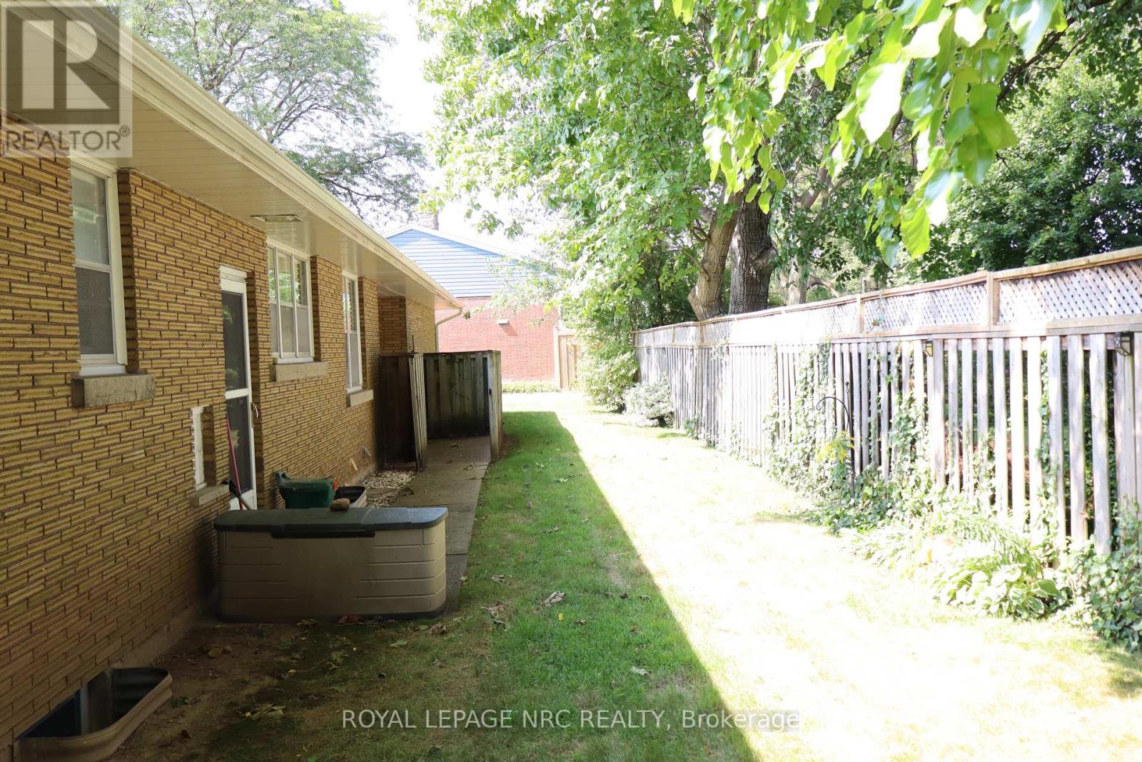 5881 Britannia Crescent N, Niagara Falls, Ontario  L2G 1C2 - Photo 4 - X12392171