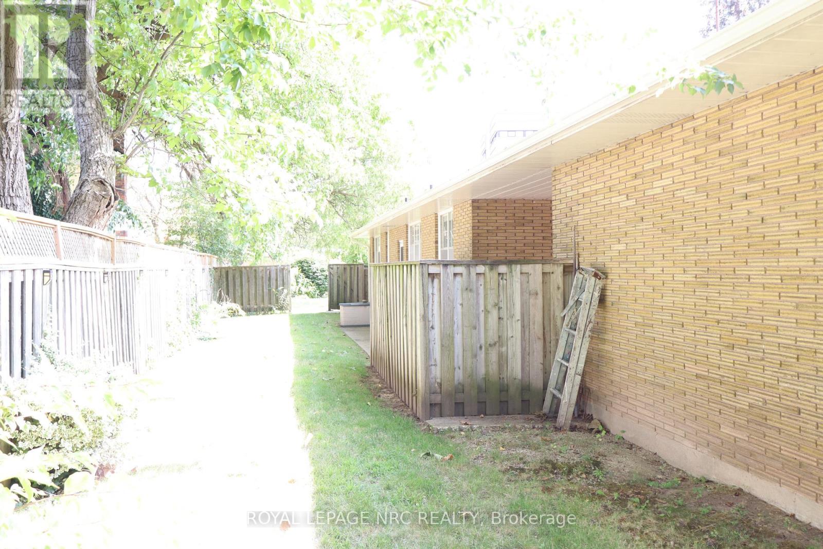 5881 Britannia Crescent N, Niagara Falls, Ontario  L2G 1C2 - Photo 5 - X12392171