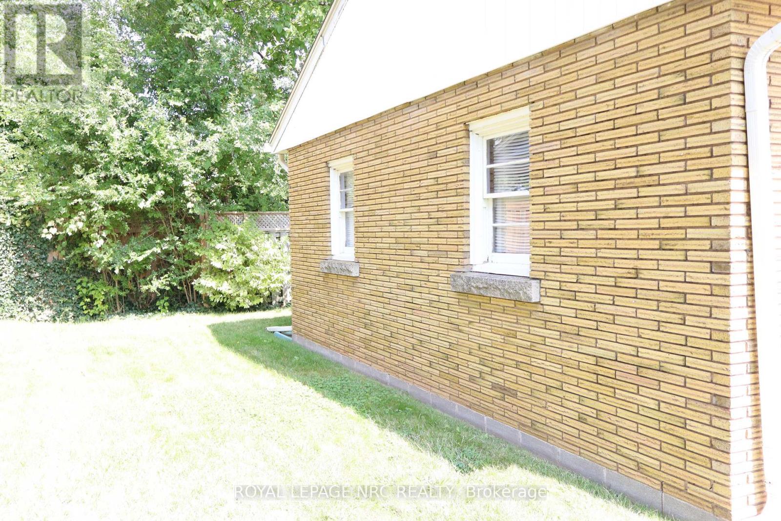 5881 Britannia Crescent N, Niagara Falls, Ontario  L2G 1C2 - Photo 6 - X12392171