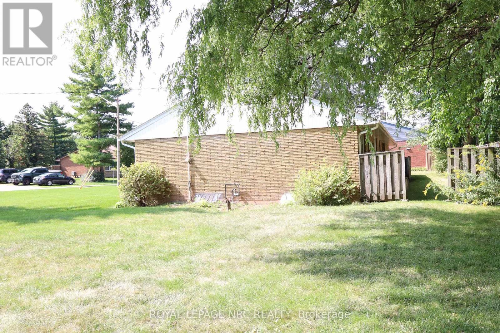 5881 Britannia Crescent N, Niagara Falls, Ontario  L2G 1C2 - Photo 7 - X12392171