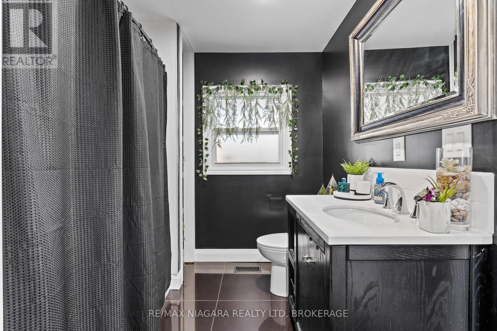 5 Cady Street, Welland (Lincoln/crowland), Ontario  L3B 4B5 - Photo 13 - X12392186