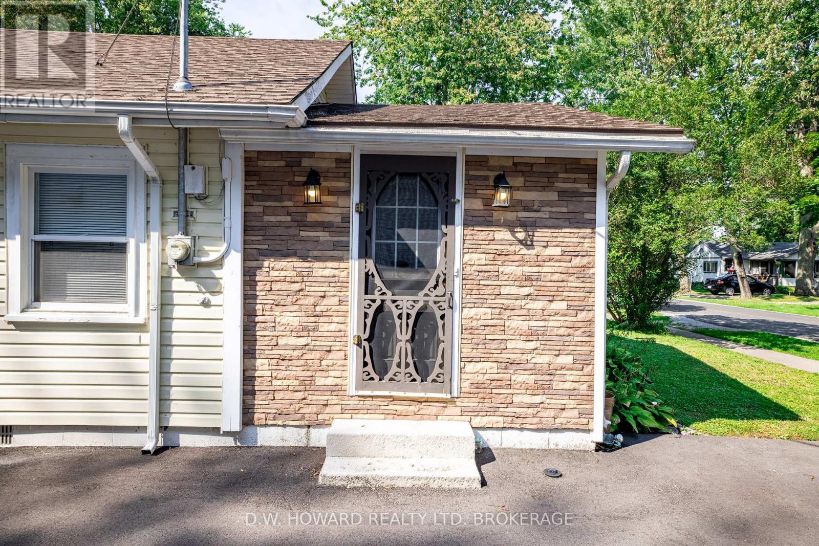 339 Beechwood Avenue, Fort Erie, Ontario  L0S 1B0 - Photo 4 - X12392251