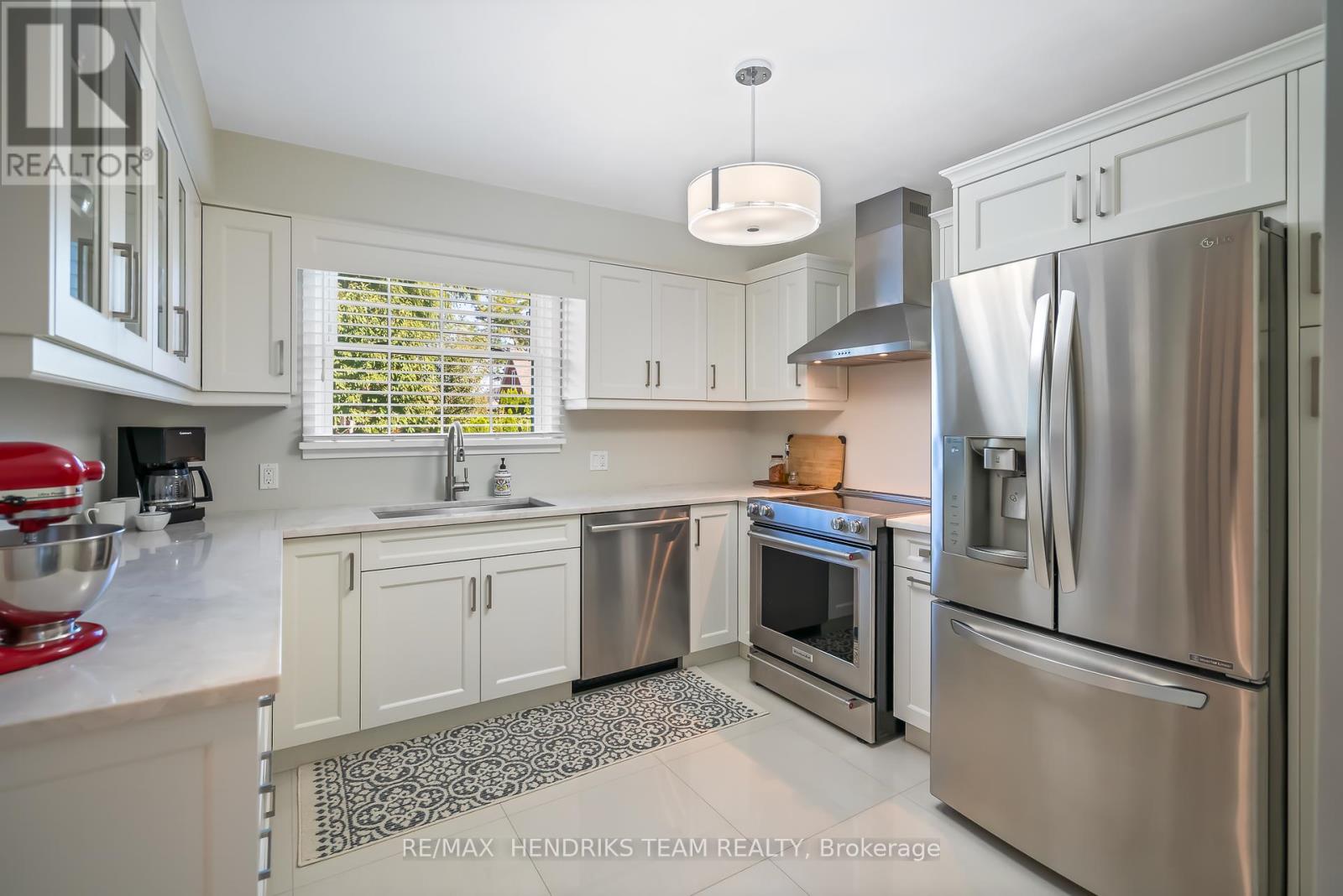 4 Upper Canada Drive, St. Catharines, Ontario  L2N 3H4 - Photo 9 - X12392266