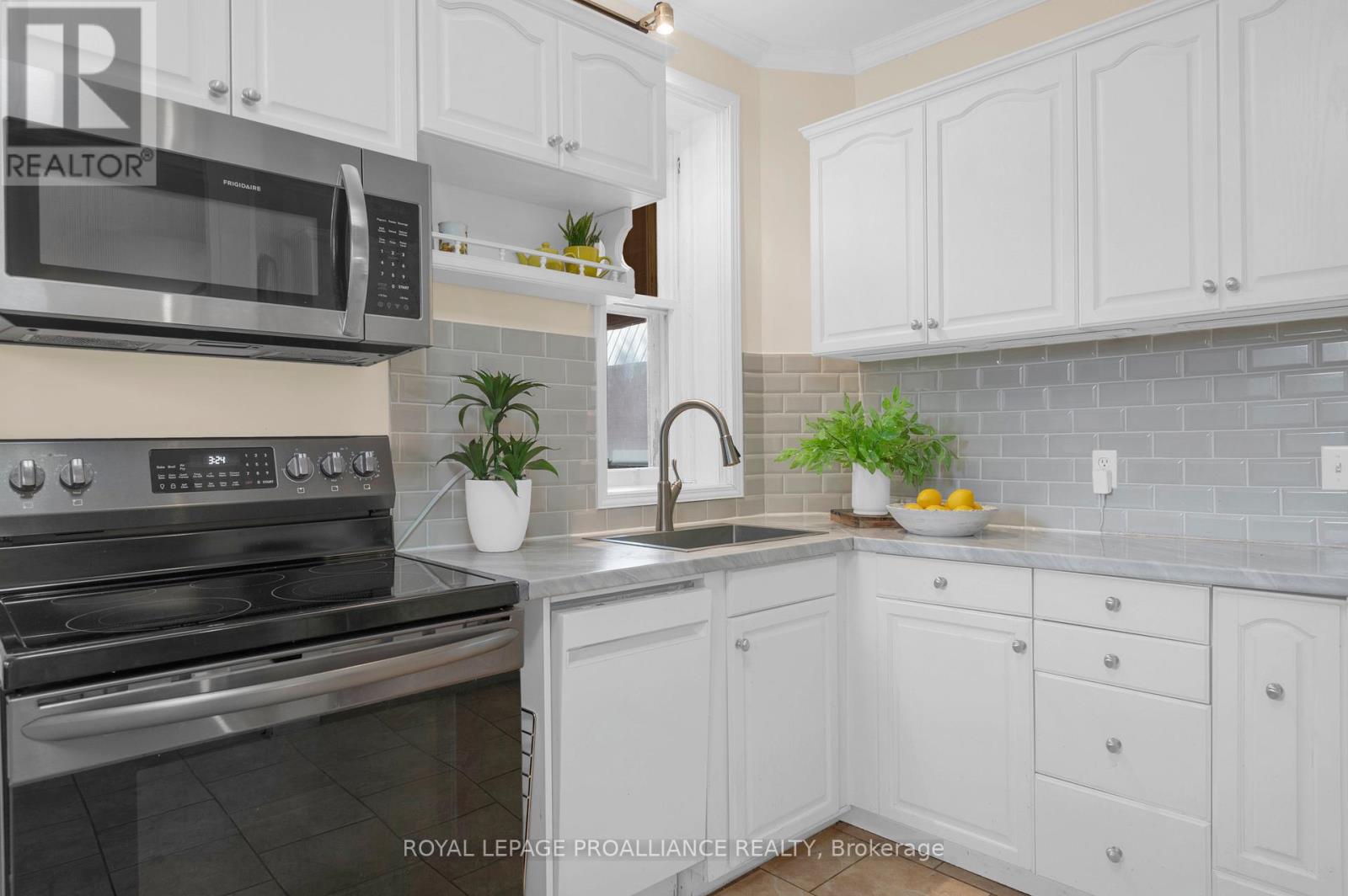 262 Metcalf Street, Tweed, Ontario K0K 3J0 - Photo 12 - X12392235