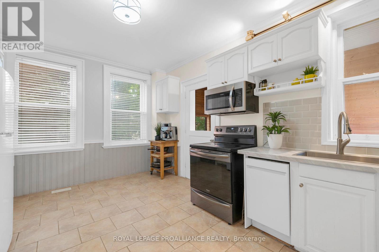 262 Metcalf Street, Tweed, Ontario K0K 3J0 - Photo 9 - X12392235