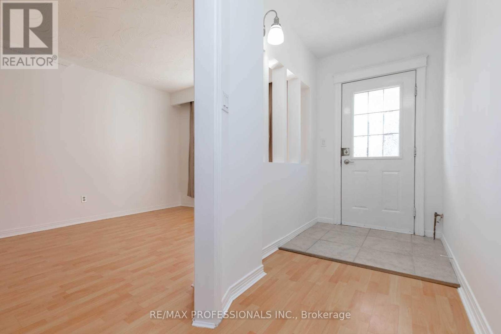 5 Teston Boulevard, Toronto, Ontario  M6N 4R9 - Photo 2 - W12392069