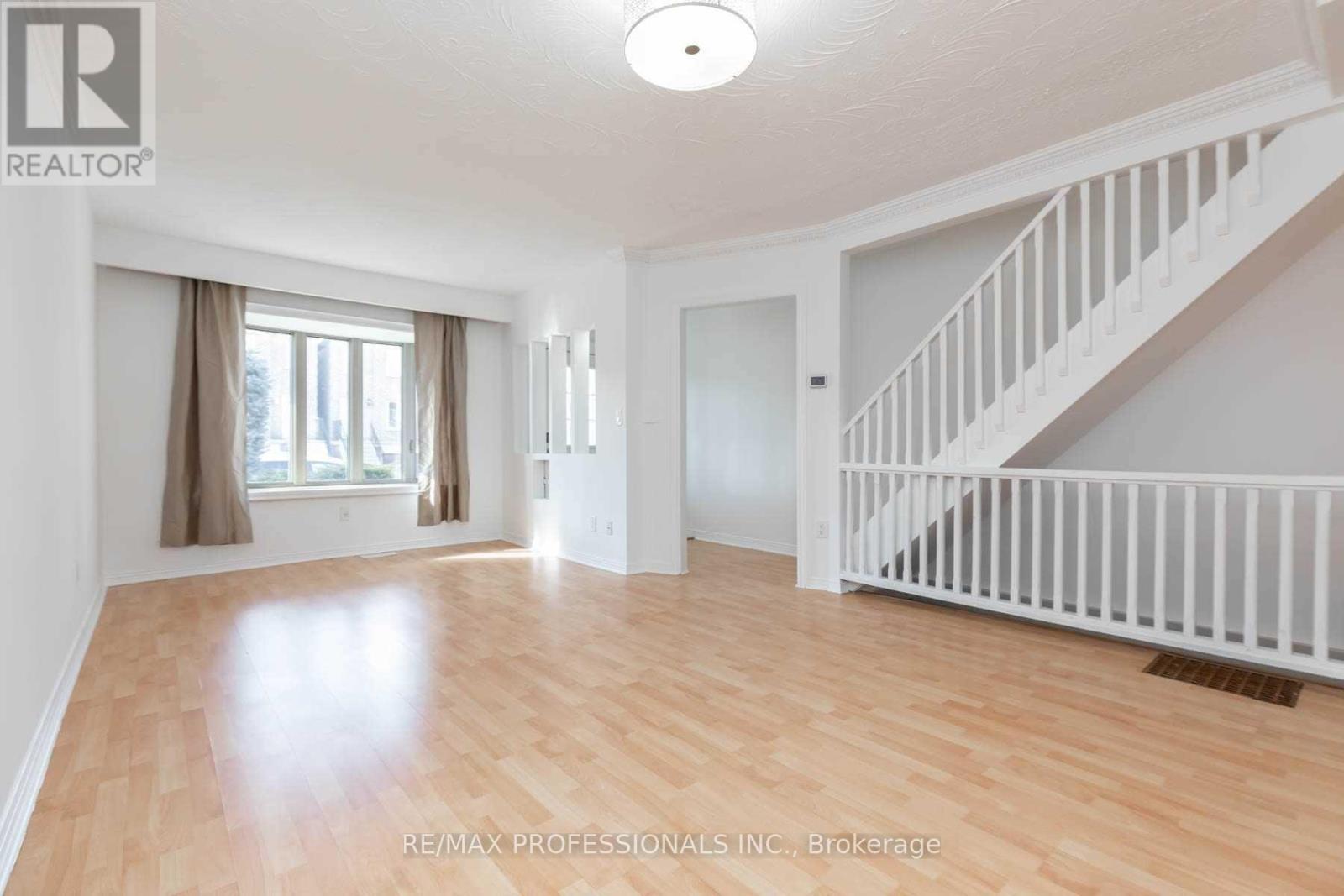 5 Teston Boulevard, Toronto, Ontario  M6N 4R9 - Photo 4 - W12392069
