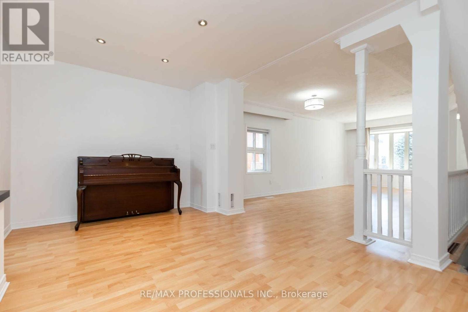 5 Teston Boulevard, Toronto, Ontario  M6N 4R9 - Photo 9 - W12392069