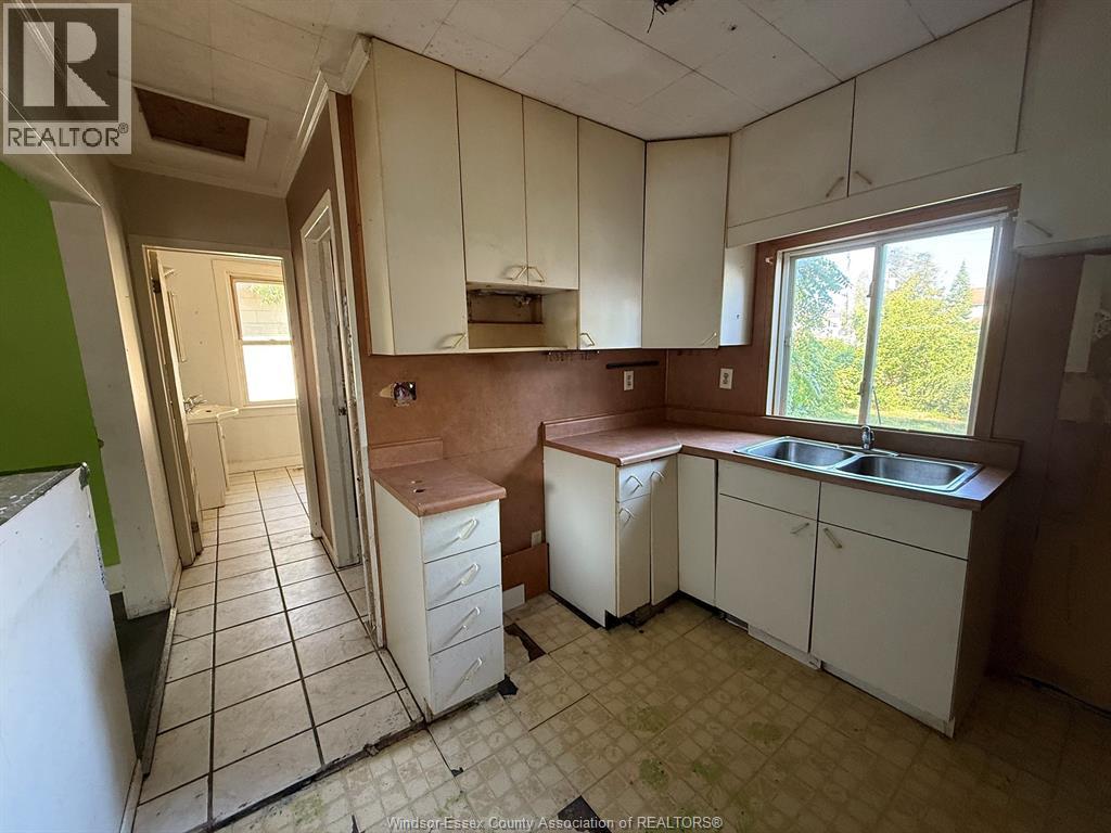 382 Hyde Street, Windsor, Ontario  N8X 2T5 - Photo 8 - 25022915