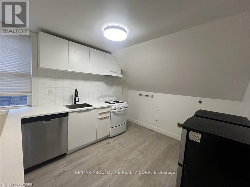 3 - 49 Fairleigh Avenue S, Hamilton, Ontario  L8M 2K1 - Photo 8 - X12392085