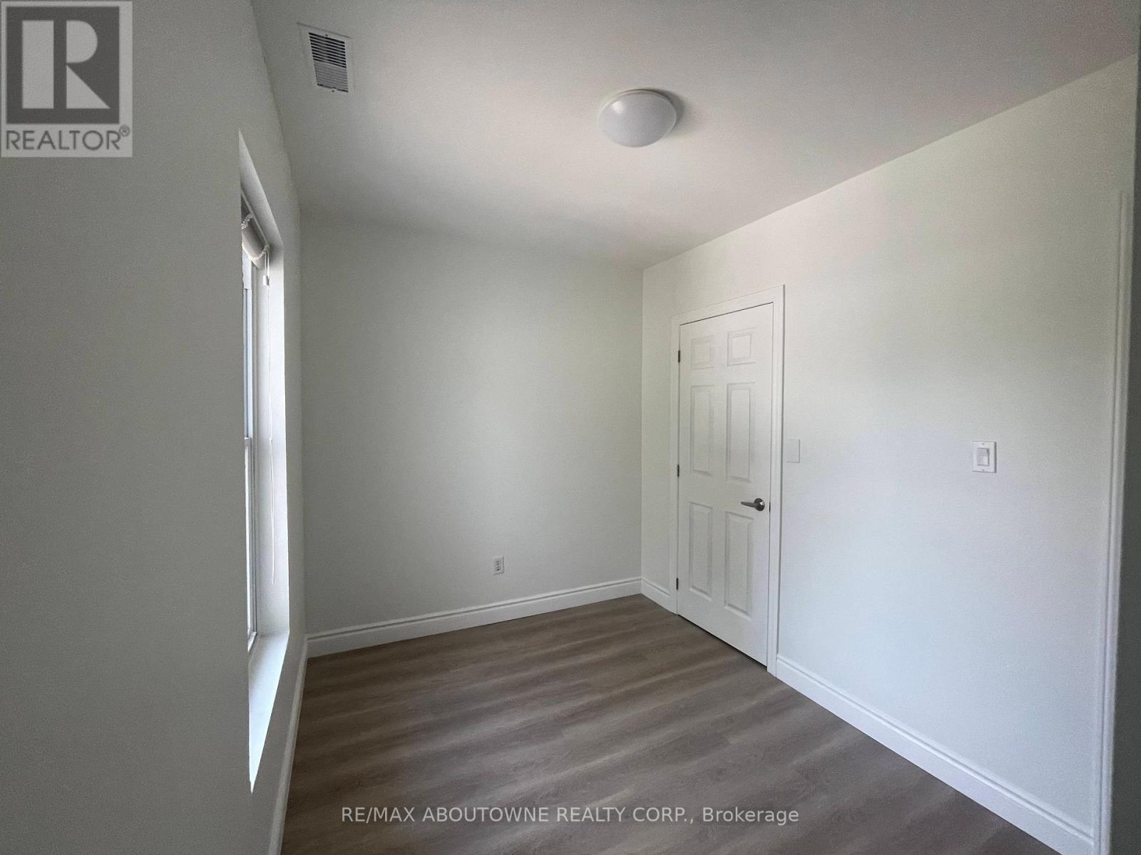 2 - 49 Fairleigh Avenue S, Hamilton, Ontario  L8M 2K1 - Photo 12 - X12392087
