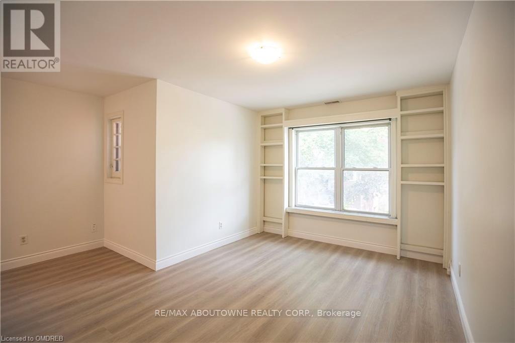2 - 49 Fairleigh Avenue S, Hamilton, Ontario  L8M 2K1 - Photo 5 - X12392087