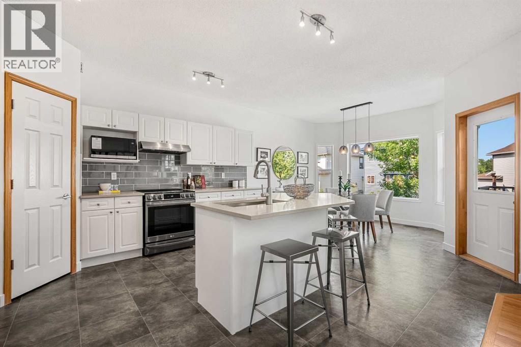 335 Hidden Valley Grove Nw, Calgary, Alberta  T3A 5X1 - Photo 7 - A2254265