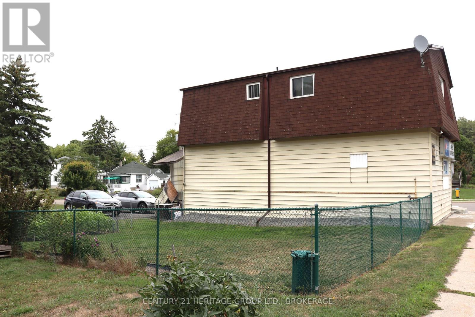 400 King Street W, Gananoque, Ontario  K7G 2G9 - Photo 6 - X12392309