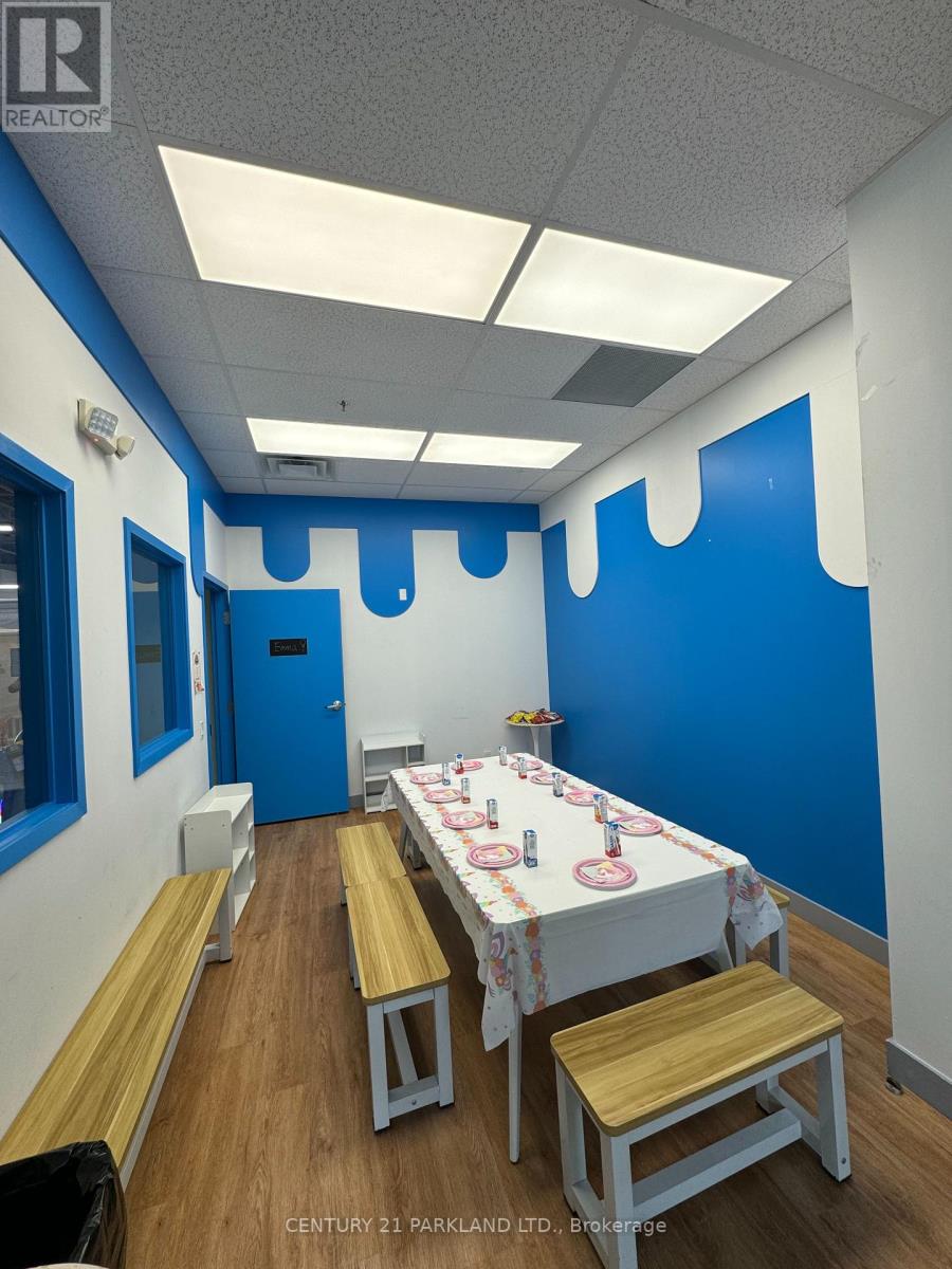 J2 - 43 First Commerce Drive, Aurora, Ontario  L4G 0G2 - Photo 6 - N12392185