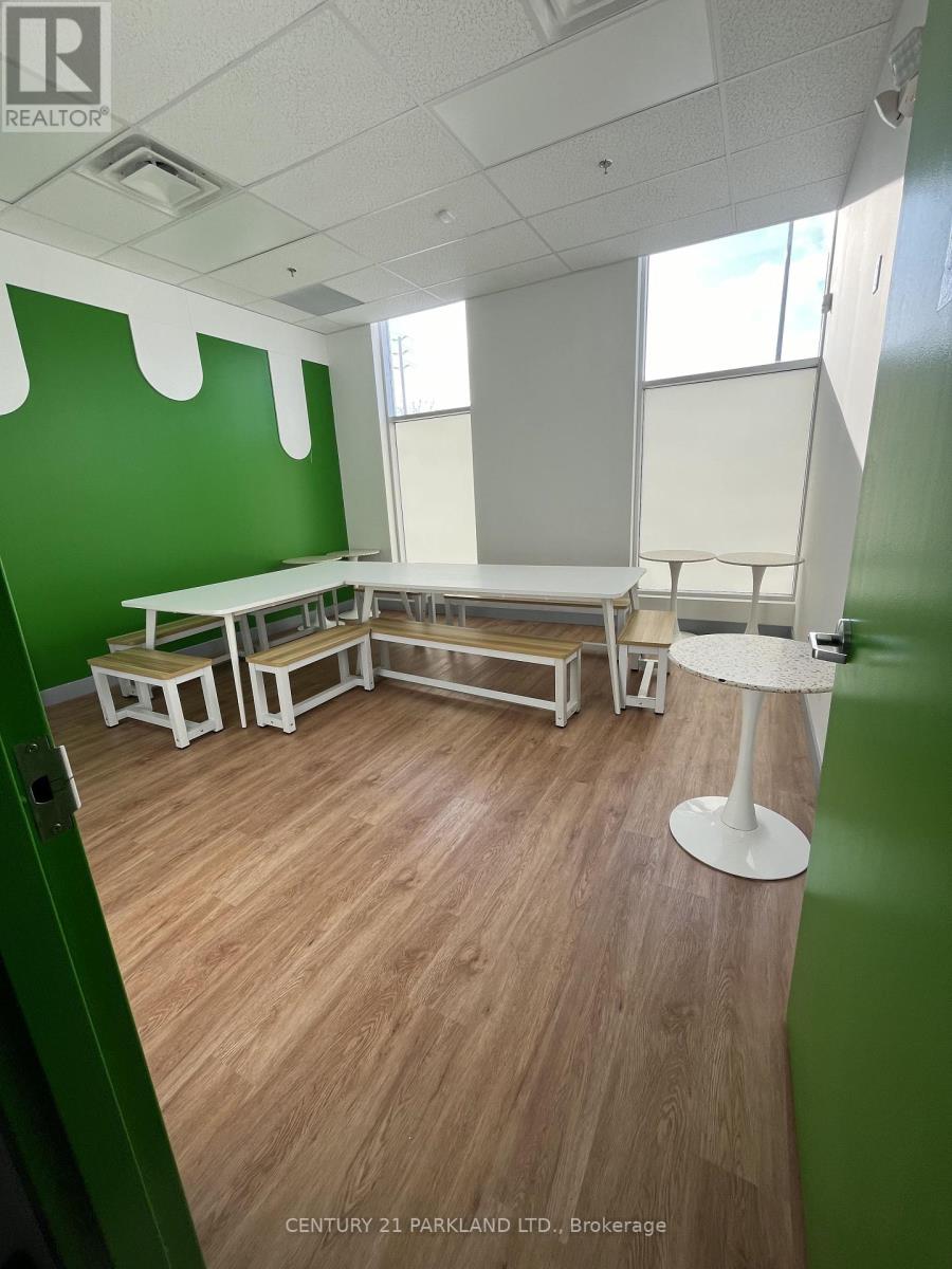 J2 - 43 First Commerce Drive, Aurora, Ontario  L4G 0G2 - Photo 7 - N12392185