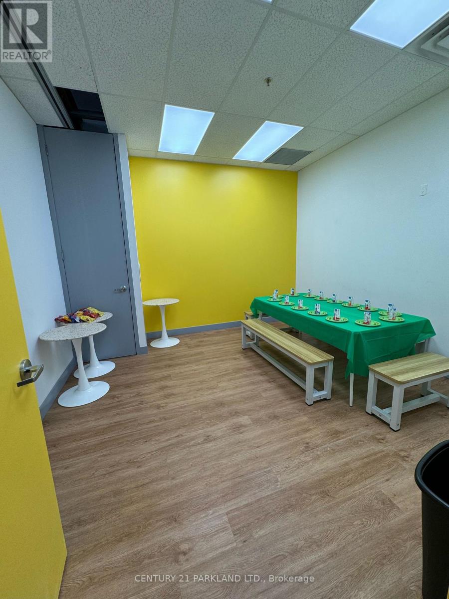 J2 - 43 First Commerce Drive, Aurora, Ontario  L4G 0G2 - Photo 8 - N12392185