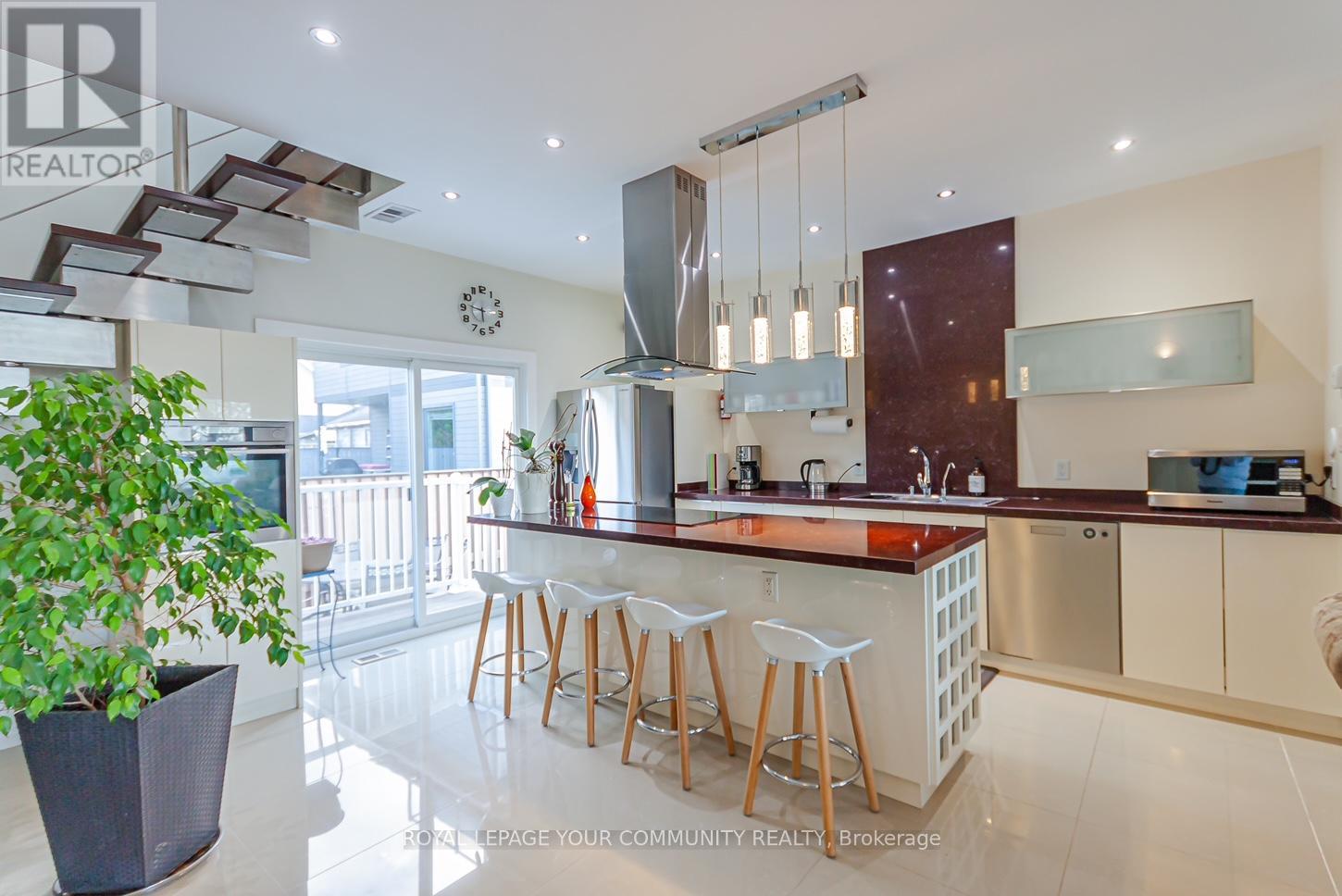 813 LAKE DRIVE E, Georgina, Ontario