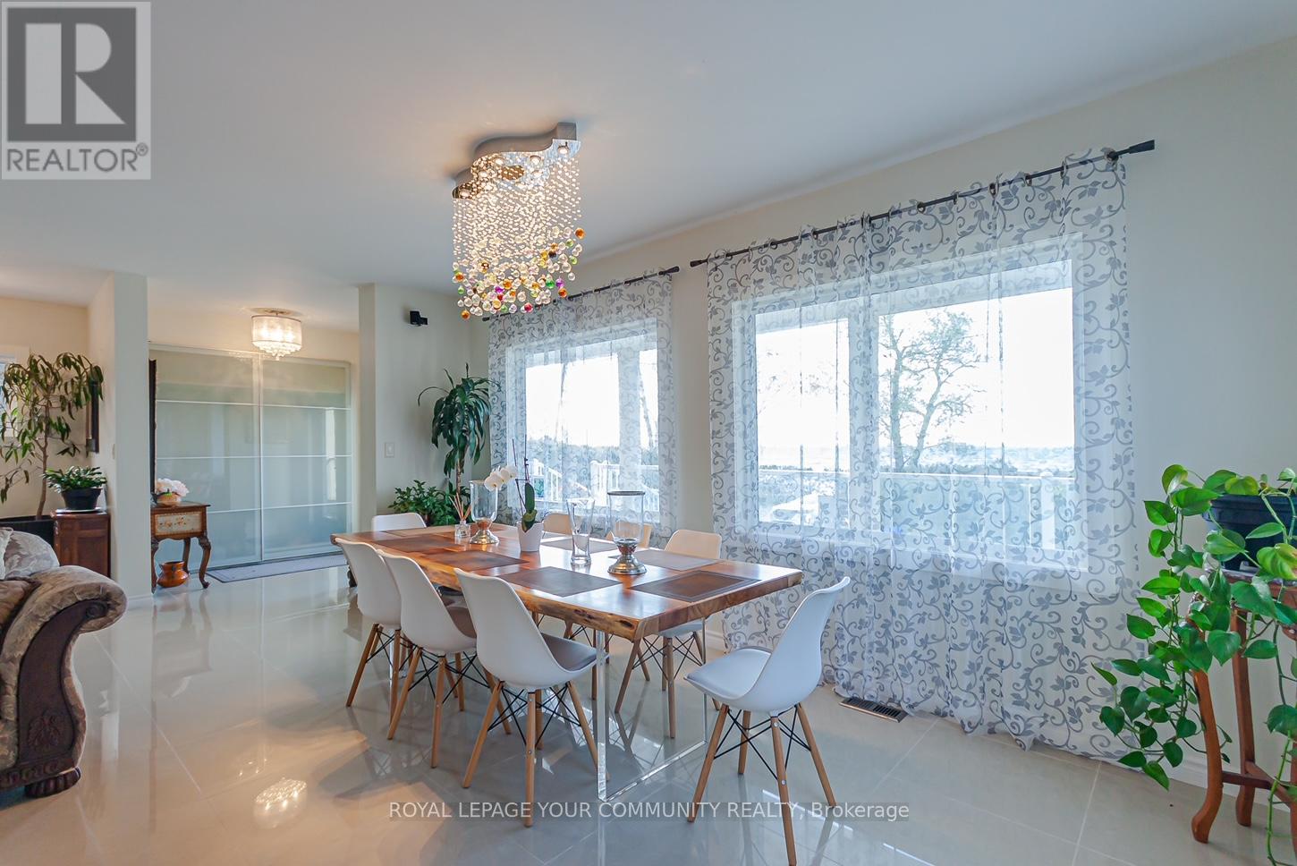 813 Lake Drive E, Georgina, Ontario  L0E 1L0 - Photo 10 - N12392265