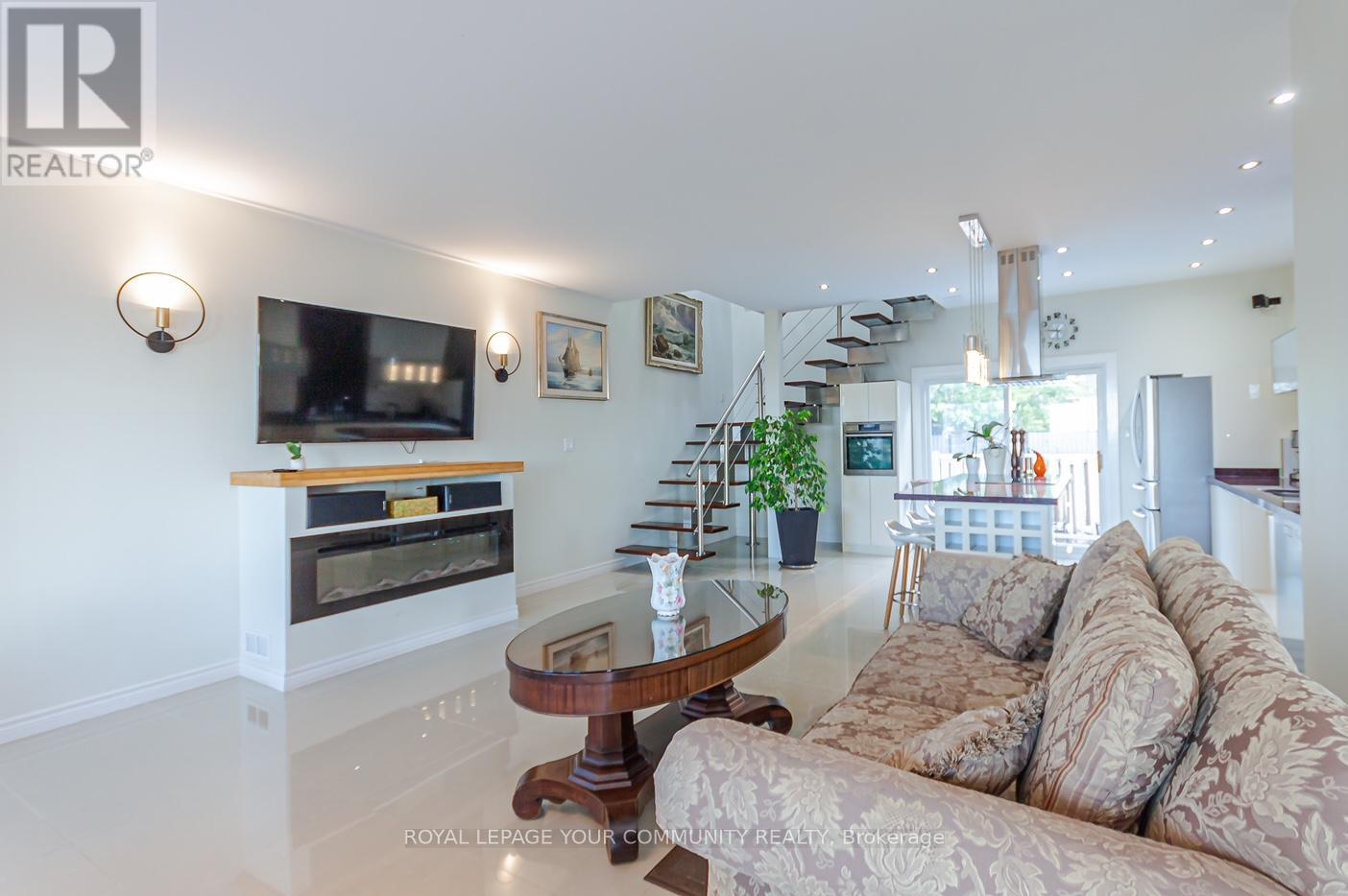 813 Lake Drive E, Georgina, Ontario  L0E 1L0 - Photo 12 - N12392265