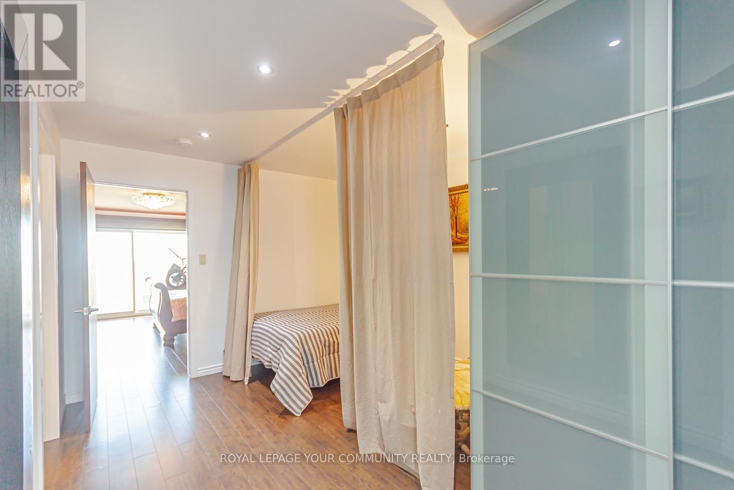 813 Lake Drive E, Georgina, Ontario  L0E 1L0 - Photo 24 - N12392265