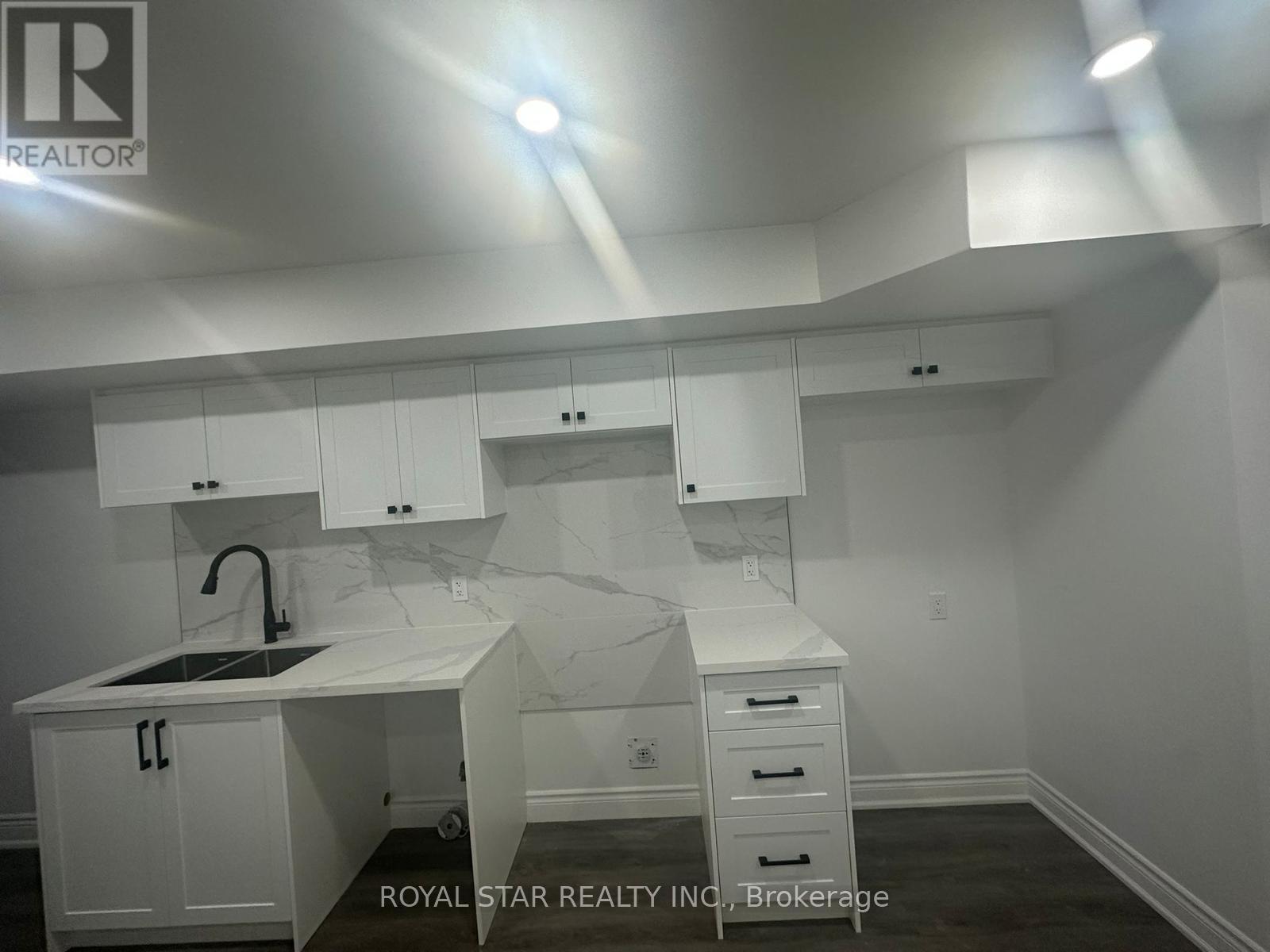 89 Forest Edge Crescent, East Gwillimbury, Ontario  L9N 0S6 - Photo 7 - N12392277