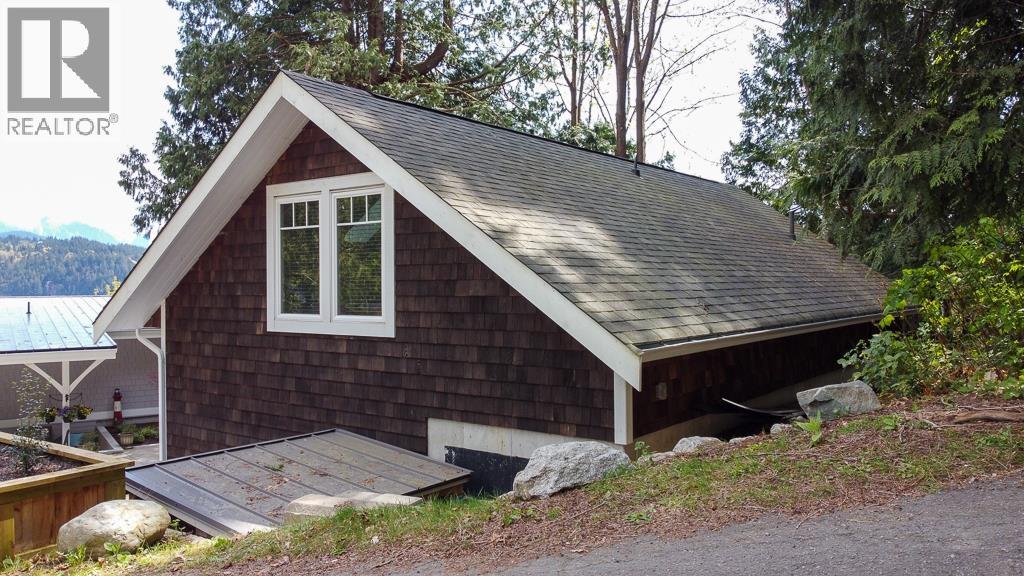 1980 Thornbrough Road, Gibsons, British Columbia  V0N 1V6 - Photo 36 - R2992020