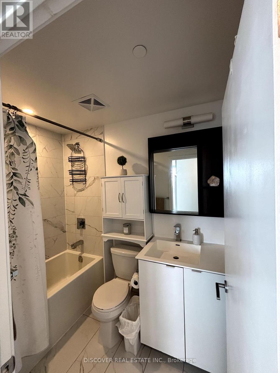3704 - 4065 Confederation Parkway, Mississauga, Ontario  L5B 0L4 - Photo 15 - W12392170