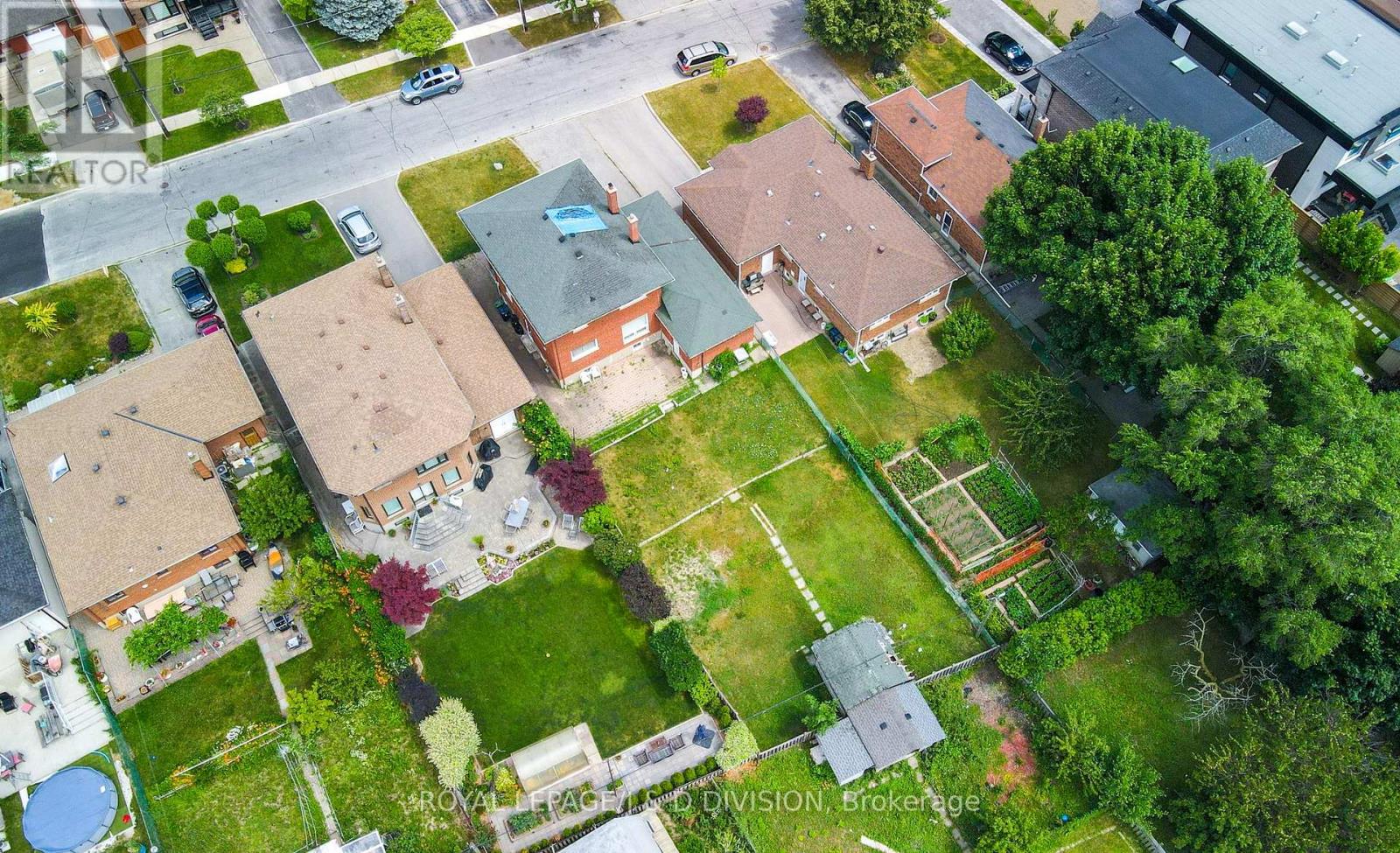 20 Macleod Street, Toronto (Maple Leaf), Ontario  M6L 2M6 - Photo 20 - W12392177