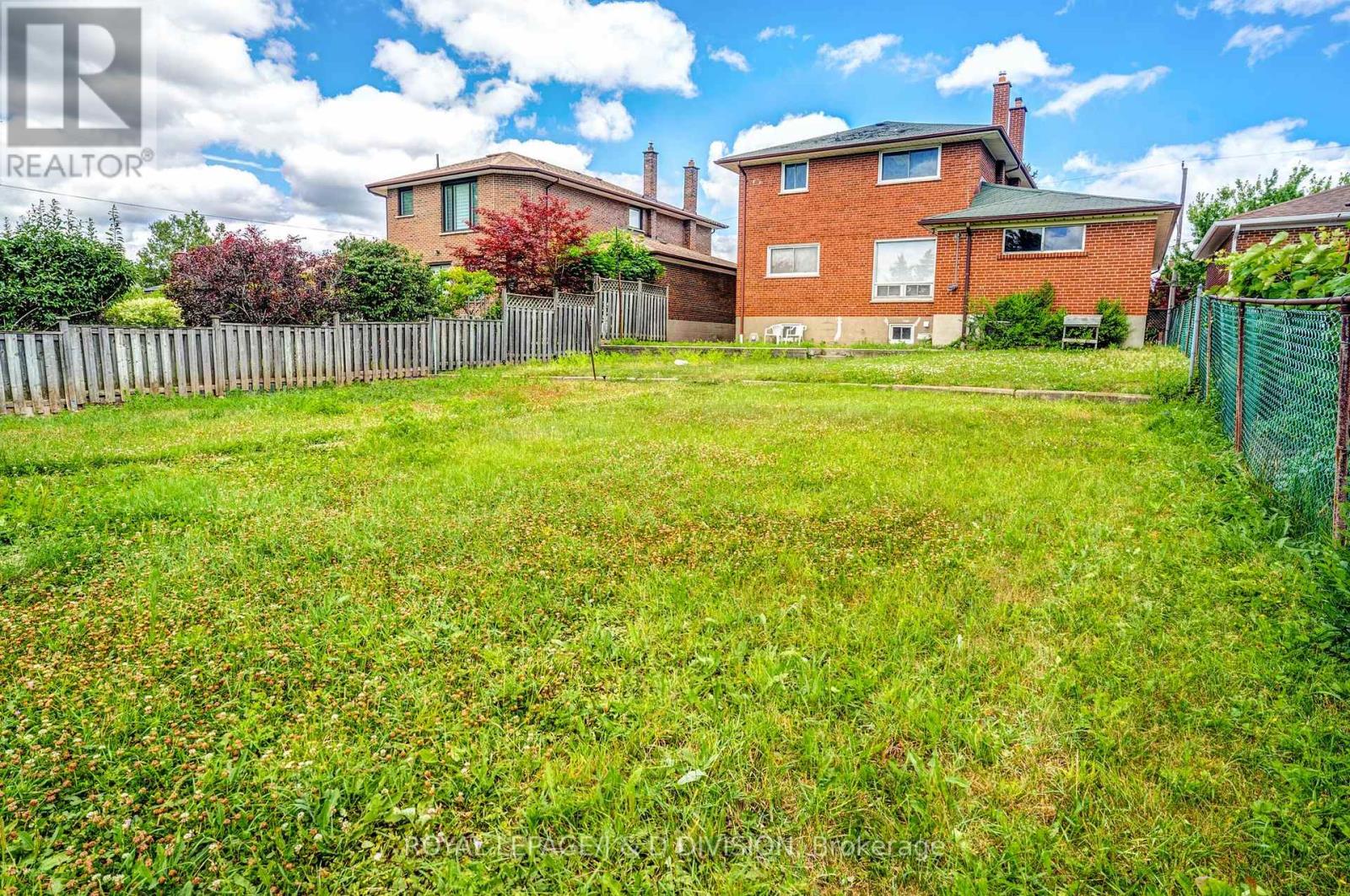 20 Macleod Street, Toronto (Maple Leaf), Ontario  M6L 2M6 - Photo 23 - W12392177
