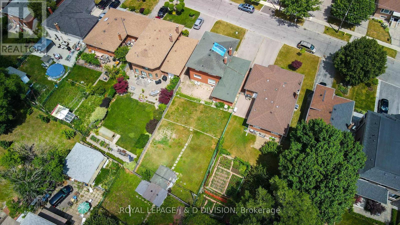 20 Macleod Street, Toronto (Maple Leaf), Ontario  M6L 2M6 - Photo 26 - W12392177