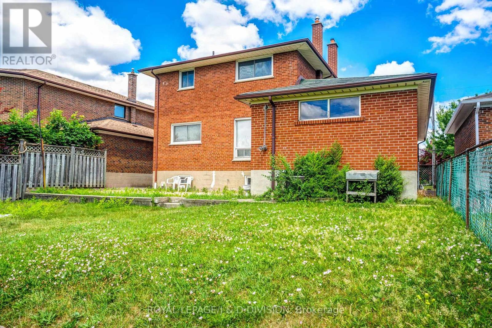 20 Macleod Street, Toronto (Maple Leaf), Ontario  M6L 2M6 - Photo 29 - W12392177