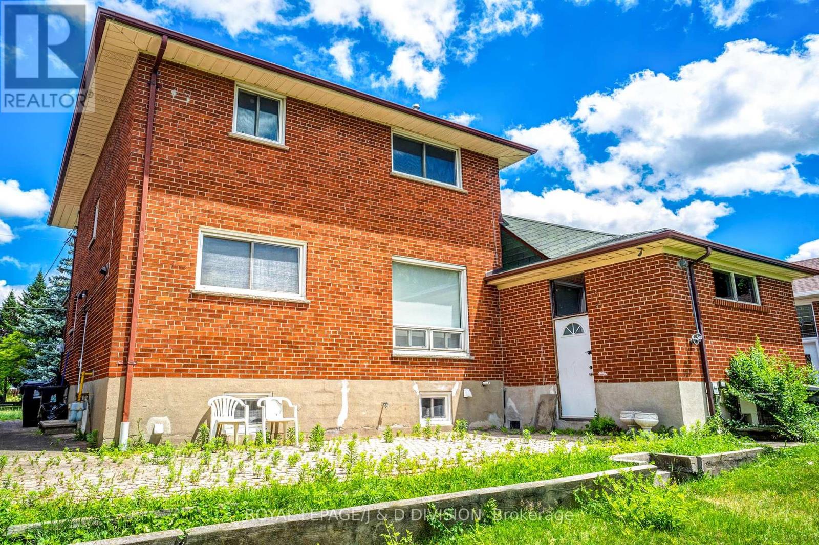 20 Macleod Street, Toronto (Maple Leaf), Ontario  M6L 2M6 - Photo 30 - W12392177